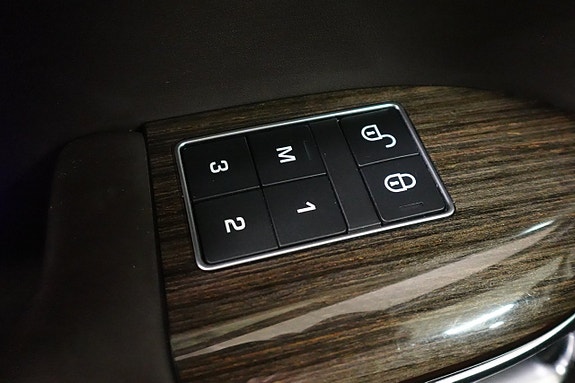 Land Rover Range Rover Sport 22 of 30