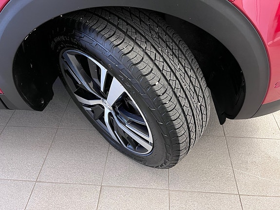 Peugeot 3008 2 of 5