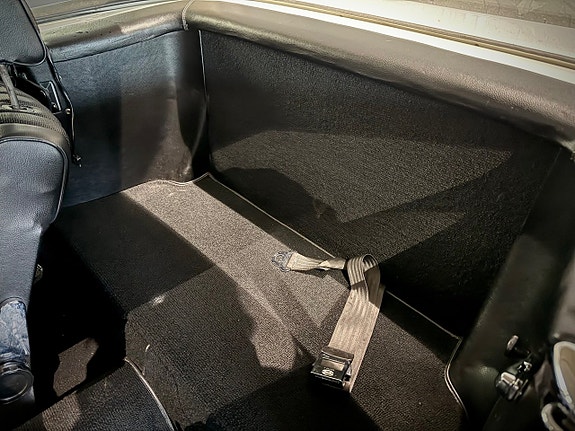 Mercedes-Benz SL350 16 of 26