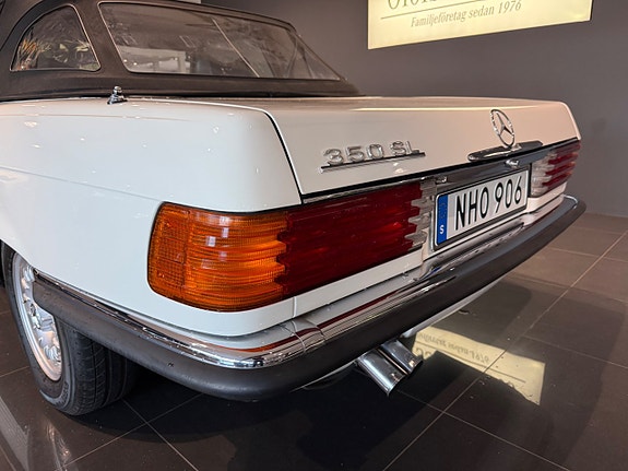 Mercedes-Benz SL350 25 of 26