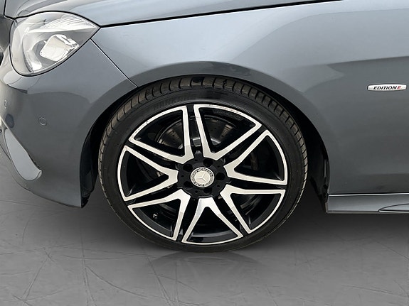 Mercedes-Benz E220 26 of 29