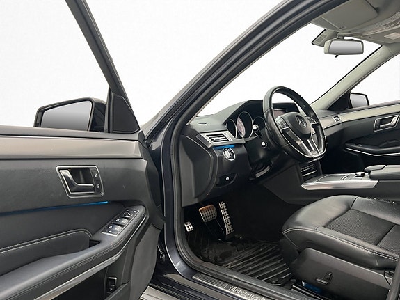 Mercedes-Benz E220 8 of 29
