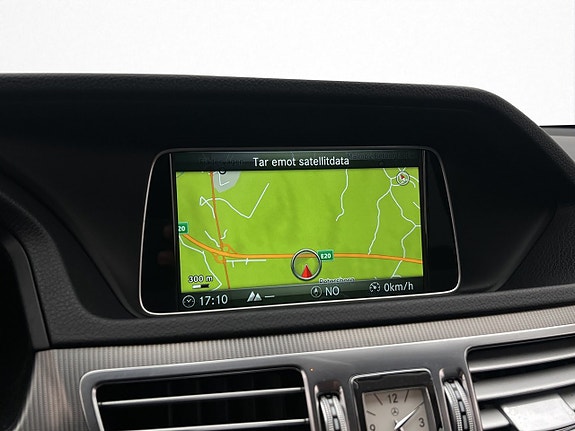 Mercedes-Benz E220 14 of 29