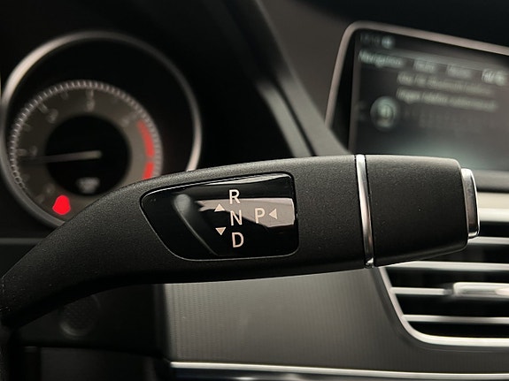 Mercedes-Benz E220 13 of 29