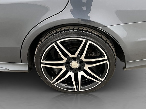 Mercedes-Benz E220 27 of 29