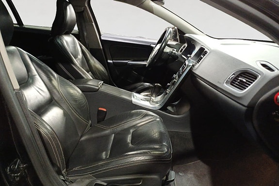 Volvo V60 15 of 18