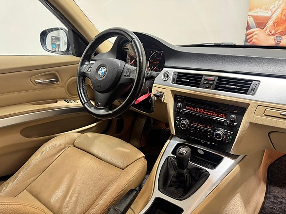 BMW 320 2 of 5