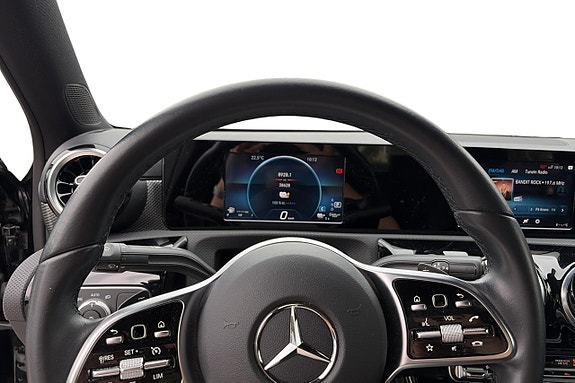 Mercedes-Benz A250 e 7 of 12