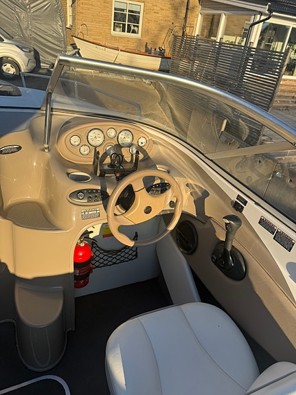 Bayliner 212 -04 3 of 5