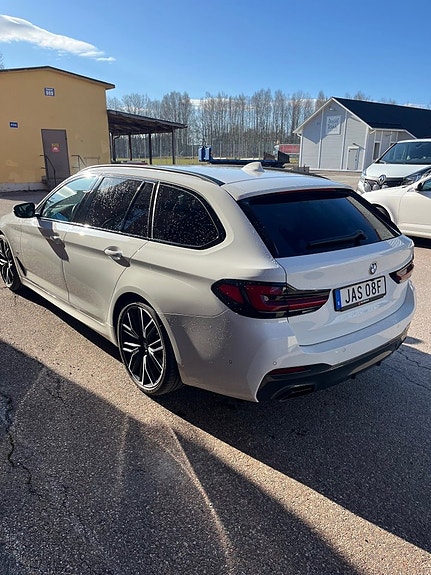 BMW 530d 4 of 5