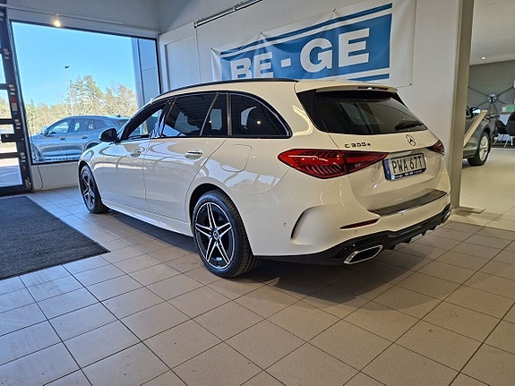 Mercedes-Benz C300 3 of 5