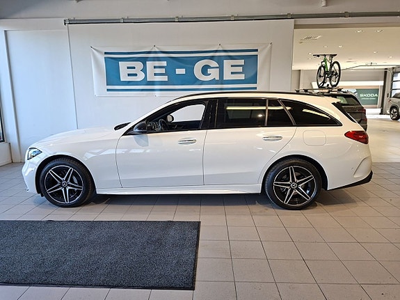 Mercedes-Benz C300 2 of 5