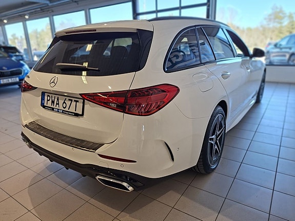 Mercedes-Benz C300 4 of 5