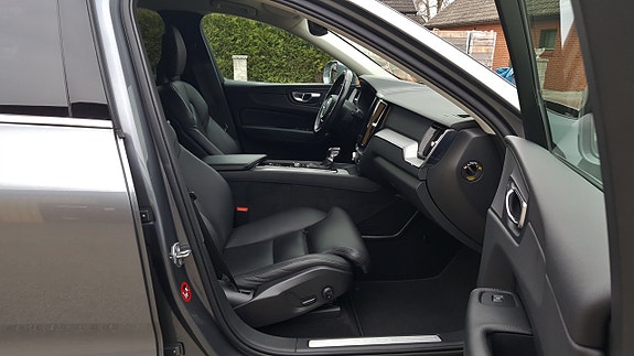 Volvo XC60 4 of 5