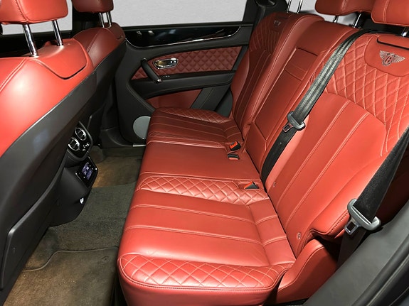 Bentley Bentayga 25 of 30