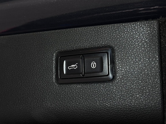 Bentley Bentayga 28 of 30