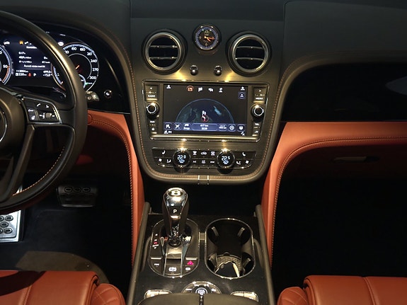Bentley Bentayga 15 of 30