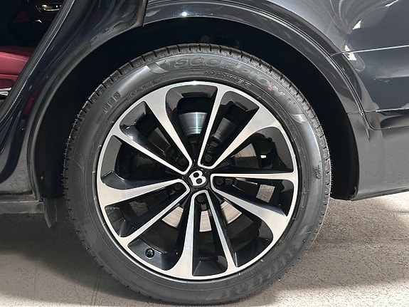 Bentley Bentayga 30 of 30