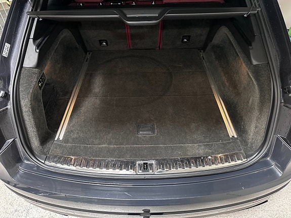 Bentley Bentayga 10 of 30