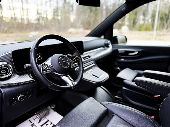 Mercedes-Benz V300 13 of 30