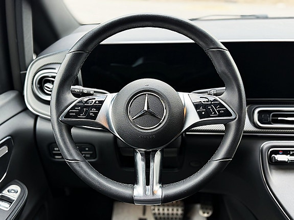 Mercedes-Benz V300 14 of 30