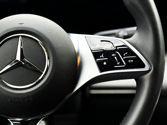Mercedes-Benz V300 16 of 30