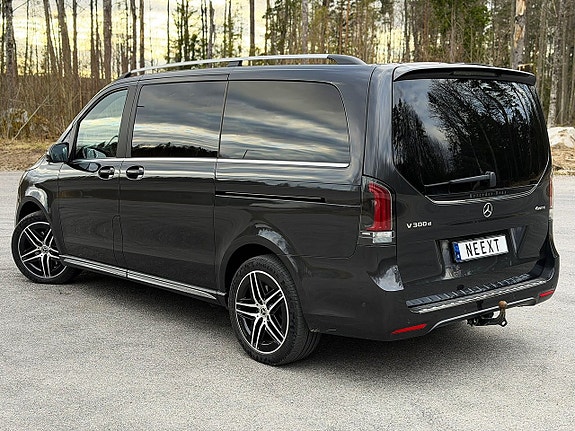 Mercedes-Benz V300 d 3 of 5