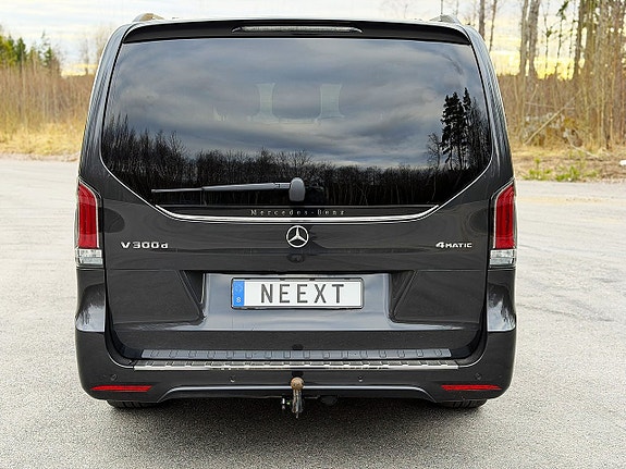 Mercedes-Benz V300 d 4 of 5