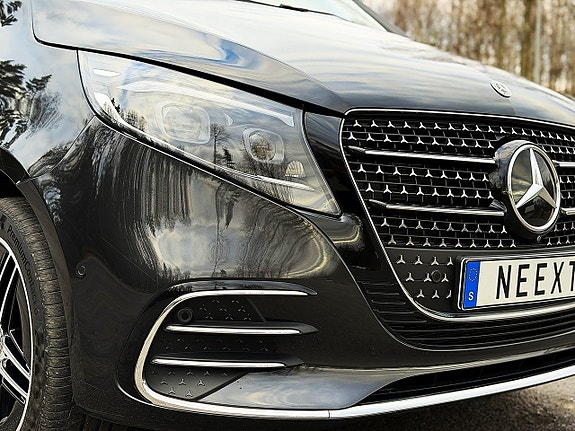 Mercedes-Benz V300 8 of 30