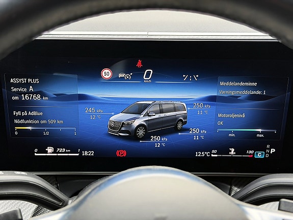 Mercedes-Benz V300 25 of 30