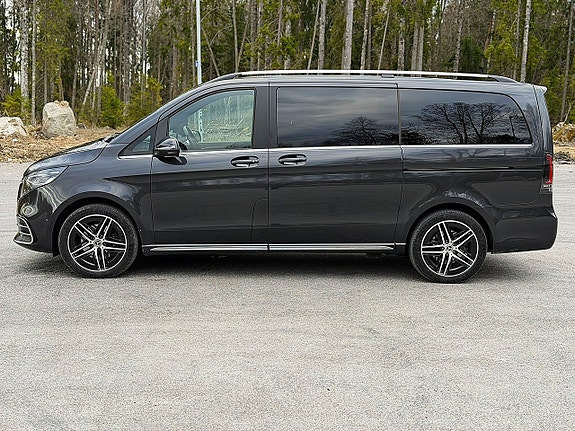 Mercedes-Benz V300 d 2 of 5
