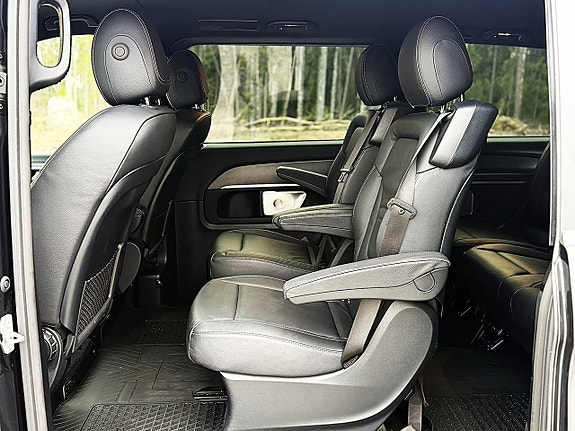 Mercedes-Benz V300 29 of 30