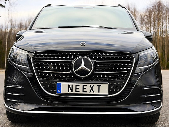 Mercedes-Benz V300 9 of 30