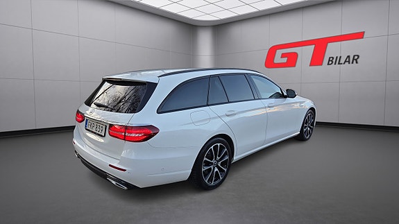 Mercedes-Benz E220 8 of 24
