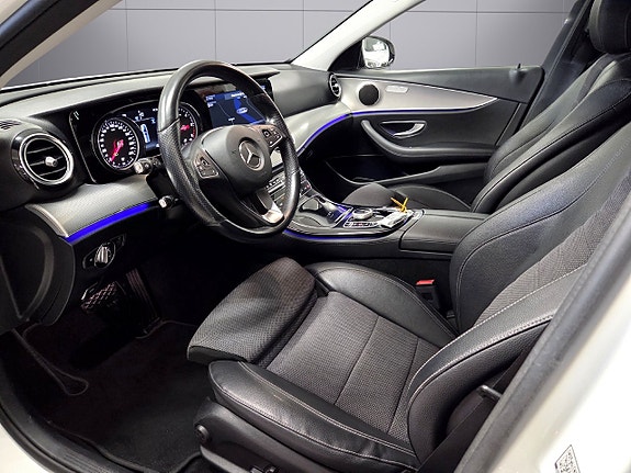 Mercedes-Benz E220 13 of 24