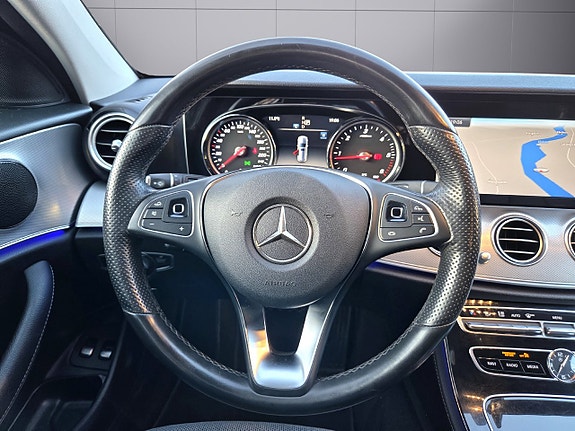 Mercedes-Benz E220 19 of 24