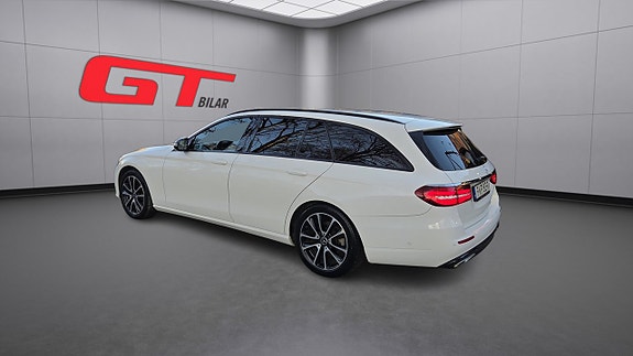 Mercedes-Benz E220 5 of 5