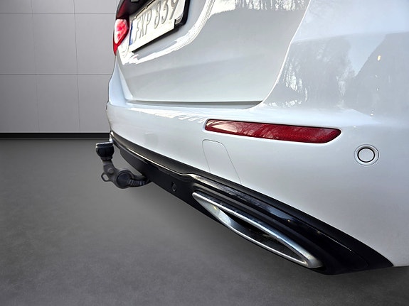 Mercedes-Benz E220 11 of 24