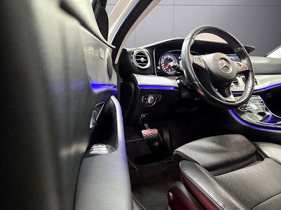 Mercedes-Benz E220 12 of 24