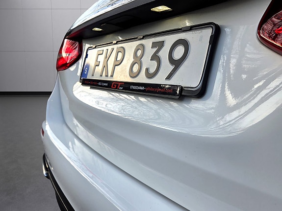 Mercedes-Benz E220 10 of 24
