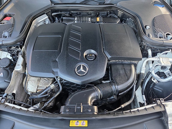 Mercedes-Benz E220 24 of 24