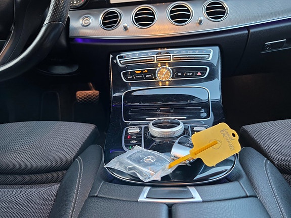 Mercedes-Benz E220 22 of 24