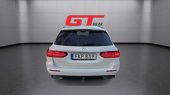 Mercedes-Benz E220 7 of 24