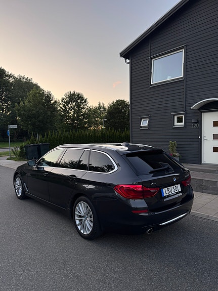 BMW 520d 3 of 5