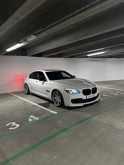 BMW 730d 2 of 5