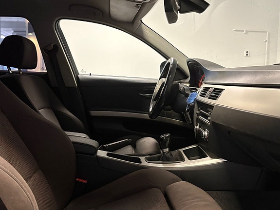 BMW 325i 14 of 17