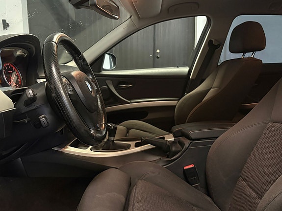 BMW 325i 7 of 17