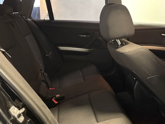BMW 325i 15 of 17