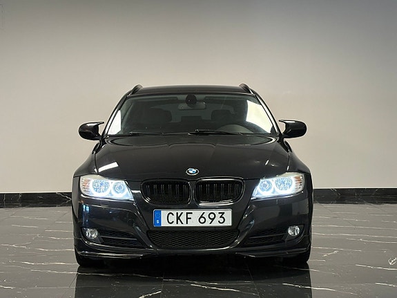 BMW 325i 2 of 5