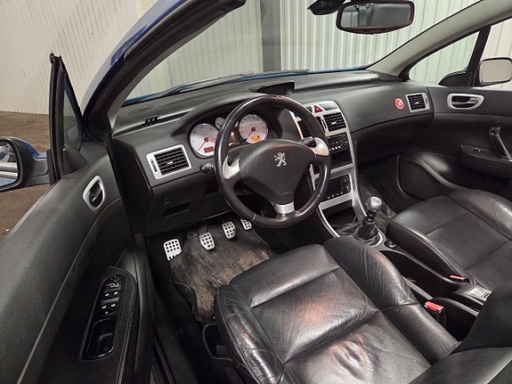 Peugeot 307 CC 4 of 5